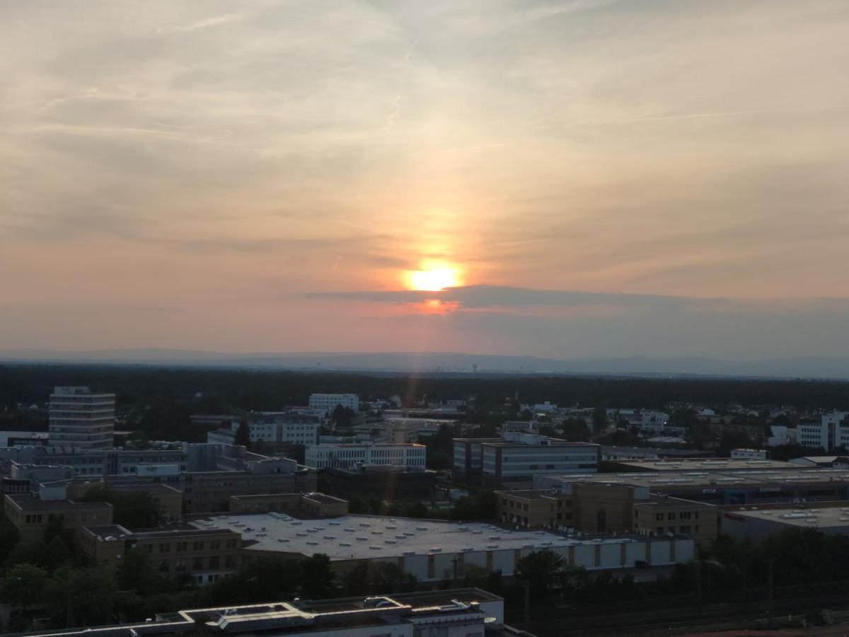 Skyline-Aussicht Und Fantastische Sonnenuntergaenge Διαμέρισμα Langen  Εξωτερικό φωτογραφία